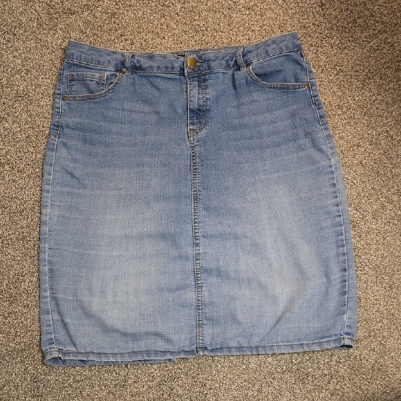 d. jeans Dresses & Skirts - d. jeans Light Blue Denim Skirt With Slit In Back